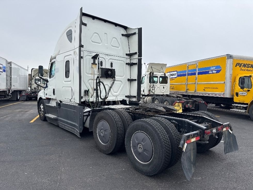 Sleeper Tractor-Heavy Duty Tractors-Freightliner-2022-T12664ST-Indianapolis-IN-498,851\n\t\tmiles-$ 60,750 - Image 5