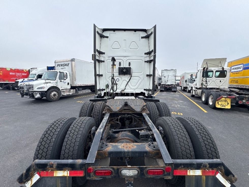 Sleeper Tractor-Heavy Duty Tractors-Freightliner-2022-T12664ST-Indianapolis-IN-498,851\n\t\tmiles-$ 60,750 - Image 6