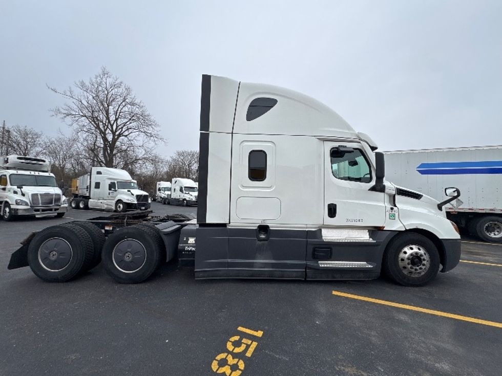 Sleeper Tractor-Heavy Duty Tractors-Freightliner-2022-T12664ST-Indianapolis-IN-498,851\n\t\tmiles-$ 60,750 - Image 8