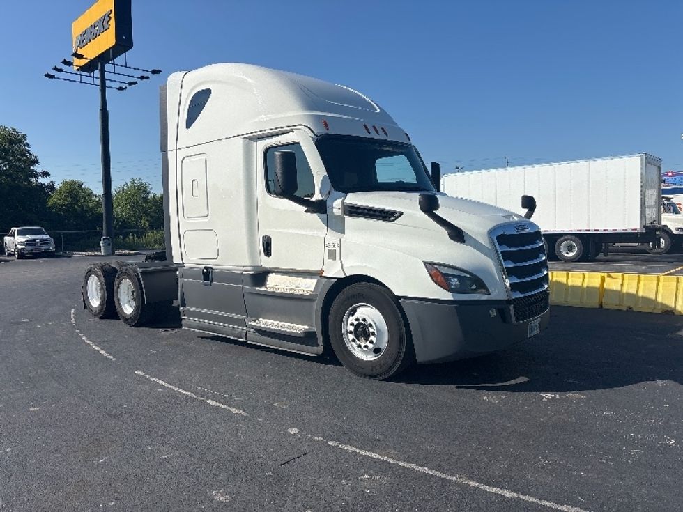 Sleeper Tractor-Heavy Duty Tractors-Freightliner-2022-T12664ST-Indianapolis-IN-502,249\n\t\tmiles-$ 71,250 - Image 1
