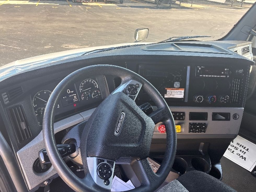 Sleeper Tractor-Heavy Duty Tractors-Freightliner-2022-T12664ST-Indianapolis-IN-502,249\n\t\tmiles-$ 71,250 - Image 10