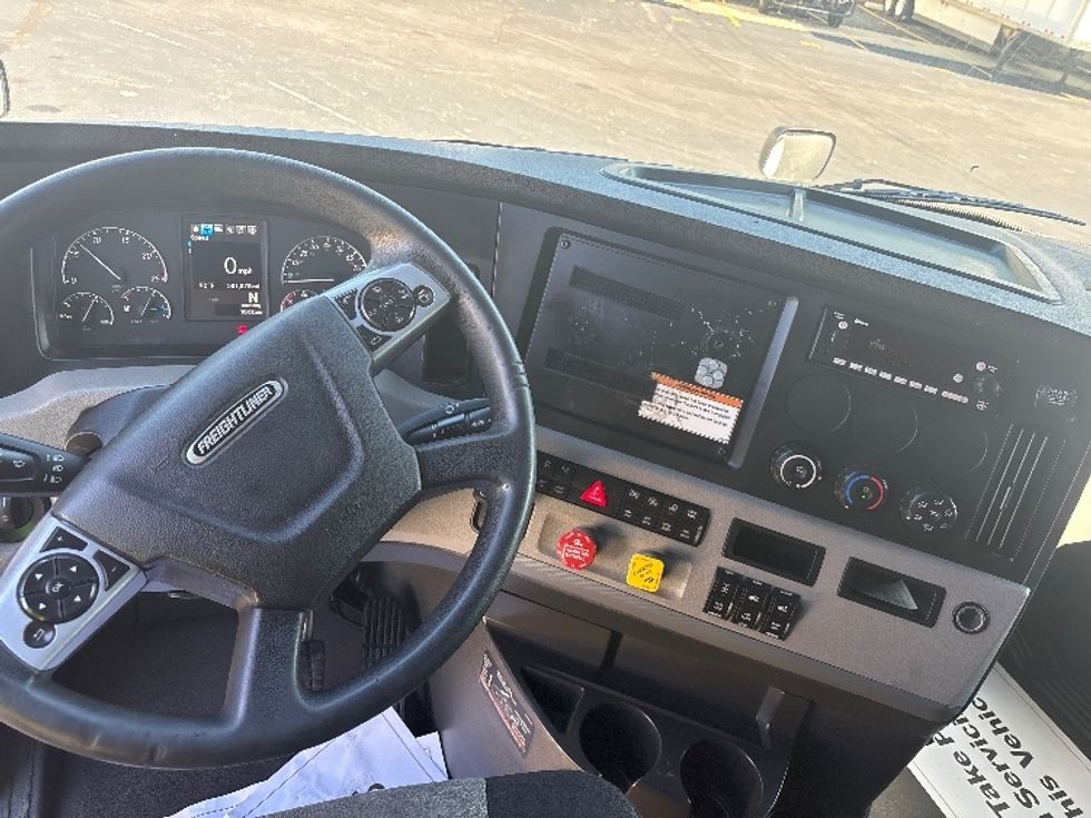 Sleeper Tractor-Heavy Duty Tractors-Freightliner-2022-T12664ST-Indianapolis-IN-502,249\n\t\tmiles-$ 71,250 - Image 11
