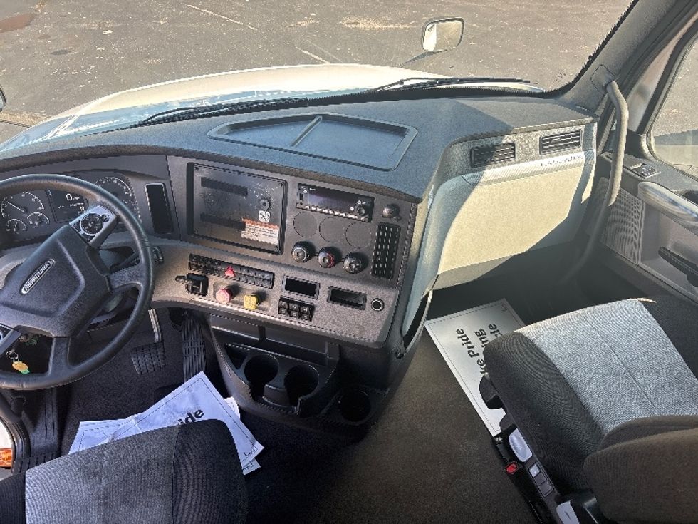 Sleeper Tractor-Heavy Duty Tractors-Freightliner-2022-T12664ST-Indianapolis-IN-502,249\n\t\tmiles-$ 71,250 - Image 12