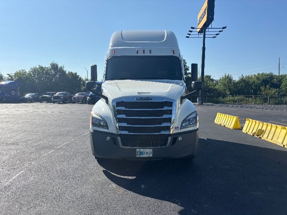 Sleeper Tractor-Heavy Duty Tractors-Freightliner-2022-T12664ST-Indianapolis-IN-502,249\n\t\tmiles-$ 71,250 - Image 2