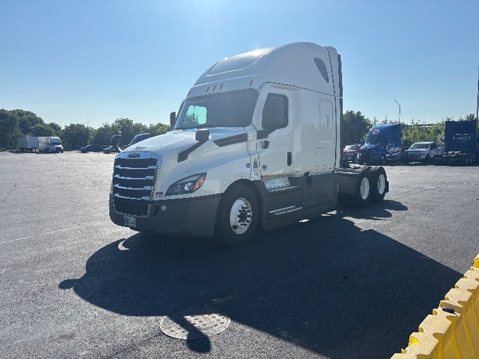Sleeper Tractor-Heavy Duty Tractors-Freightliner-2022-T12664ST-Indianapolis-IN-502,249\n\t\tmiles-$ 71,250 - Image 3