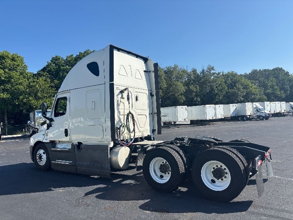 Sleeper Tractor-Heavy Duty Tractors-Freightliner-2022-T12664ST-Indianapolis-IN-502,249\n\t\tmiles-$ 71,250 - Image 5