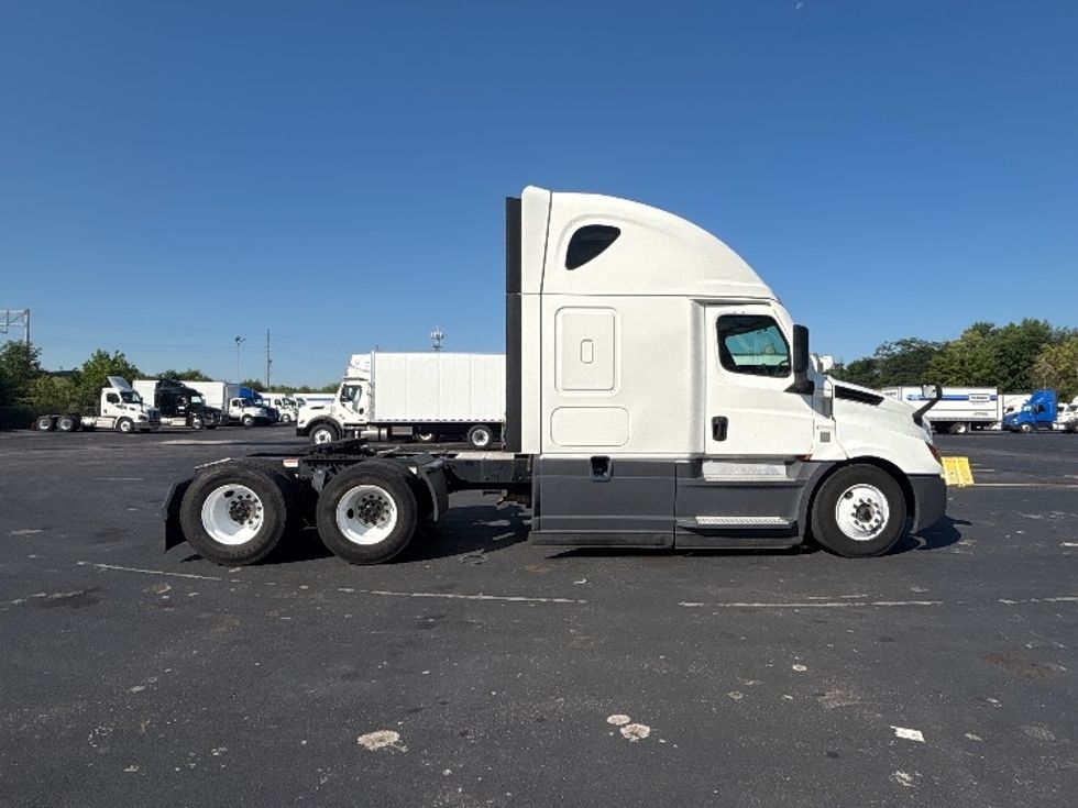 Sleeper Tractor-Heavy Duty Tractors-Freightliner-2022-T12664ST-Indianapolis-IN-502,249\n\t\tmiles-$ 71,250 - Image 8