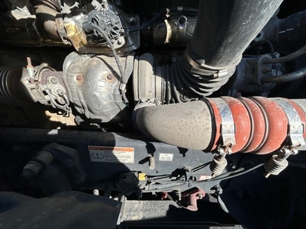 Sleeper Tractor-Heavy Duty Tractors-Freightliner-2022-T12664ST-Indianapolis-IN-511,432\n\t\tmiles-$ 66,750 - Image 18