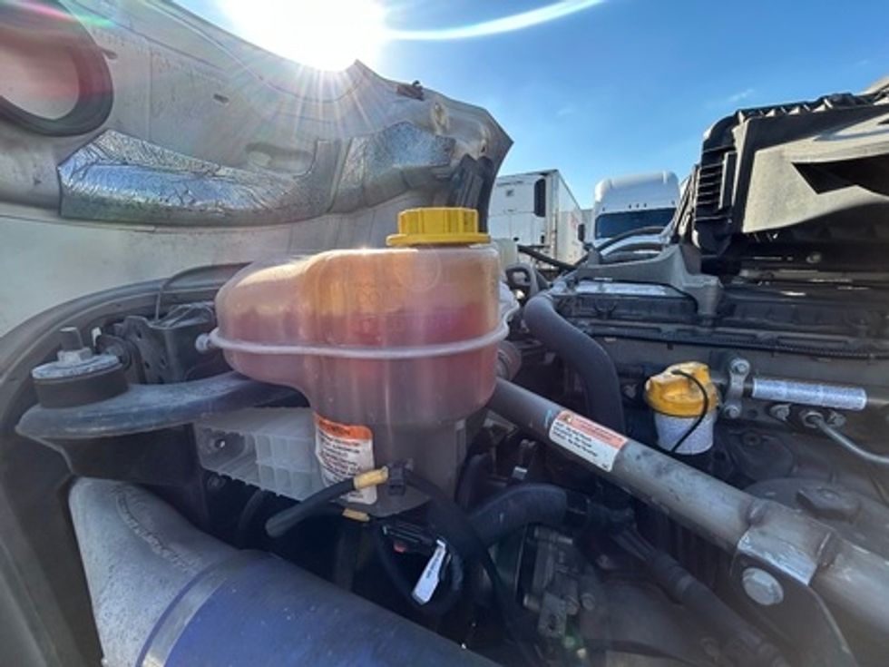 Sleeper Tractor-Heavy Duty Tractors-Freightliner-2022-T12664ST-Indianapolis-IN-511,432\n\t\tmiles-$ 66,750 - Image 19