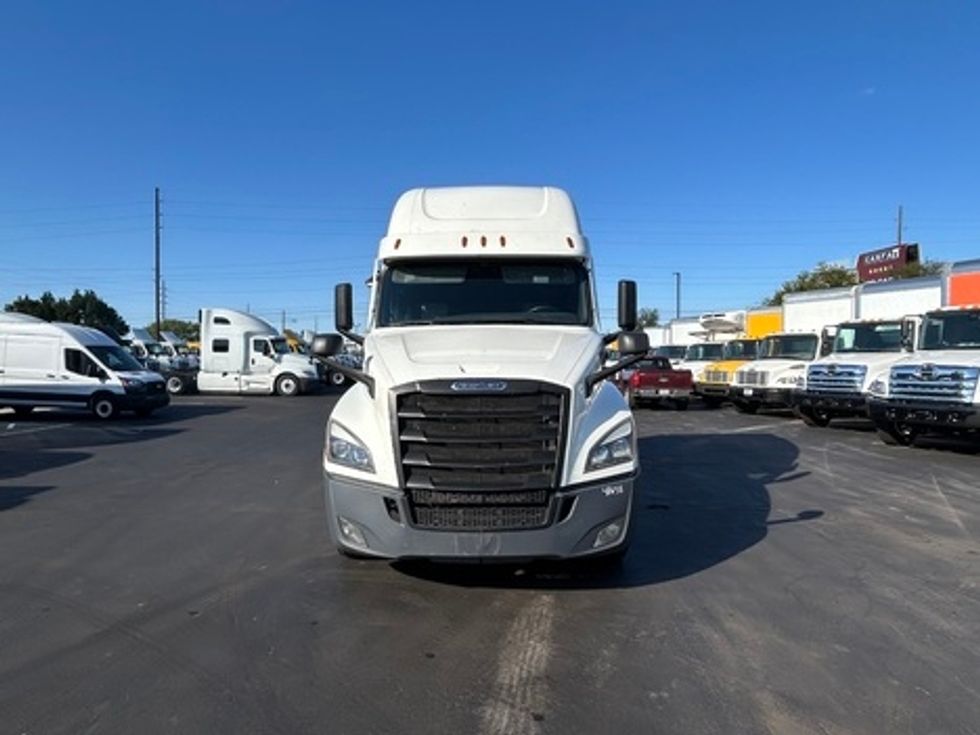 Sleeper Tractor-Heavy Duty Tractors-Freightliner-2022-T12664ST-Indianapolis-IN-511,432\n\t\tmiles-$ 66,750 - Image 2
