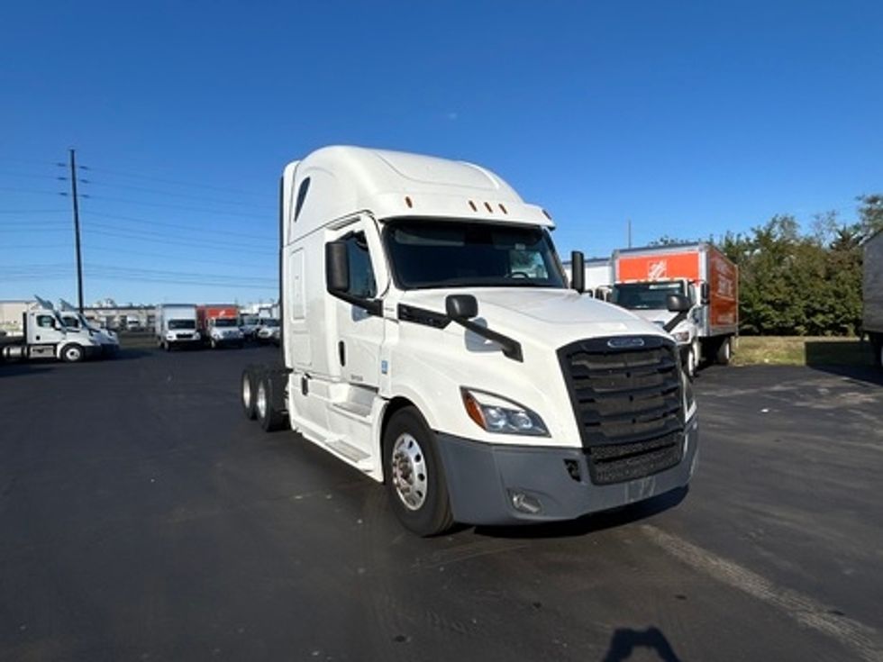 Sleeper Tractor-Heavy Duty Tractors-Freightliner-2022-T12664ST-Indianapolis-IN-511,432\n\t\tmiles-$ 66,750 - Image 3