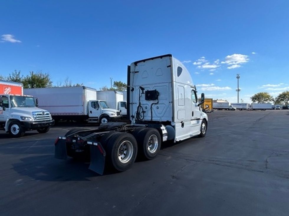 Sleeper Tractor-Heavy Duty Tractors-Freightliner-2022-T12664ST-Indianapolis-IN-511,432\n\t\tmiles-$ 66,750 - Image 4