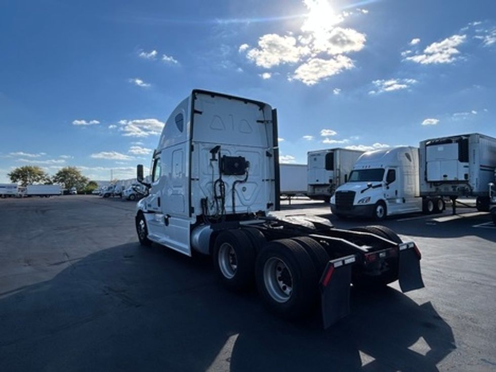 Sleeper Tractor-Heavy Duty Tractors-Freightliner-2022-T12664ST-Indianapolis-IN-511,432\n\t\tmiles-$ 66,750 - Image 6