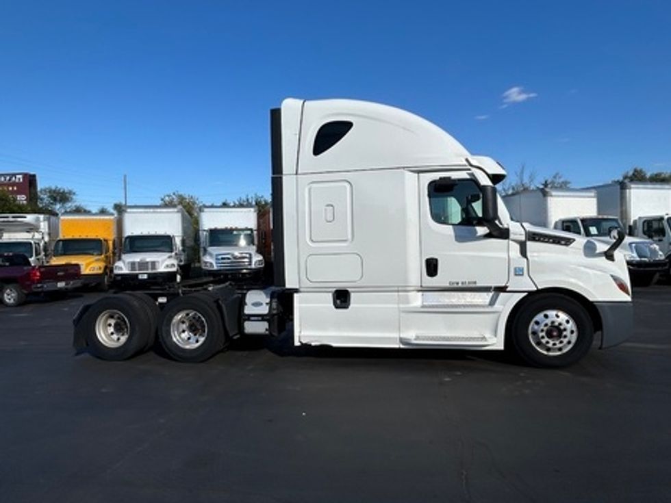 Sleeper Tractor-Heavy Duty Tractors-Freightliner-2022-T12664ST-Indianapolis-IN-511,432\n\t\tmiles-$ 66,750 - Image 7