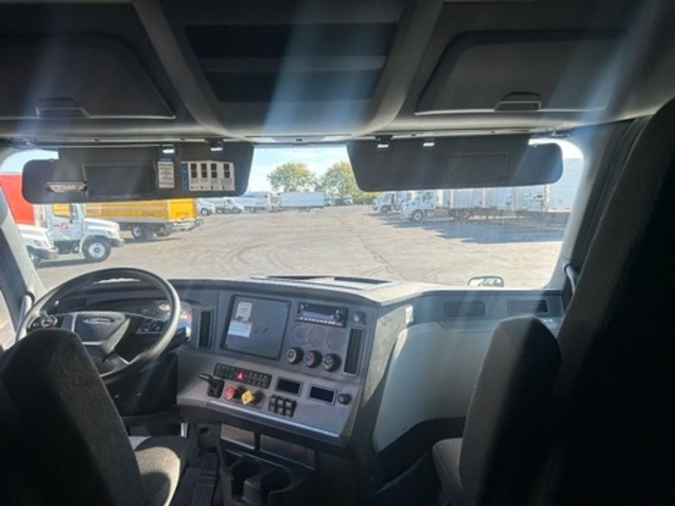 Sleeper Tractor-Heavy Duty Tractors-Freightliner-2022-T12664ST-Indianapolis-IN-511,432\n\t\tmiles-$ 66,750 - Image 9