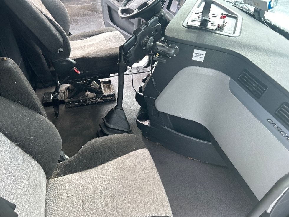 Sleeper Tractor-Heavy Duty Tractors-Freightliner-2022-T12664ST-Indianapolis-IN-516,524\n\t\tmiles-$ 62,000 - Image 15