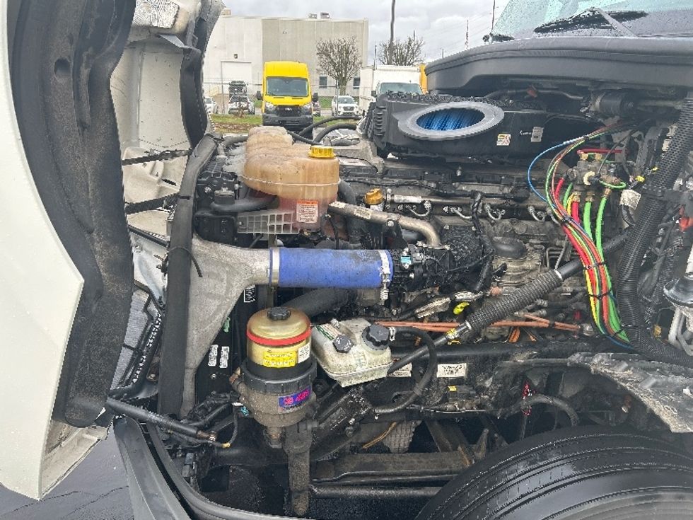 Sleeper Tractor-Heavy Duty Tractors-Freightliner-2022-T12664ST-Indianapolis-IN-516,524\n\t\tmiles-$ 62,000 - Image 21