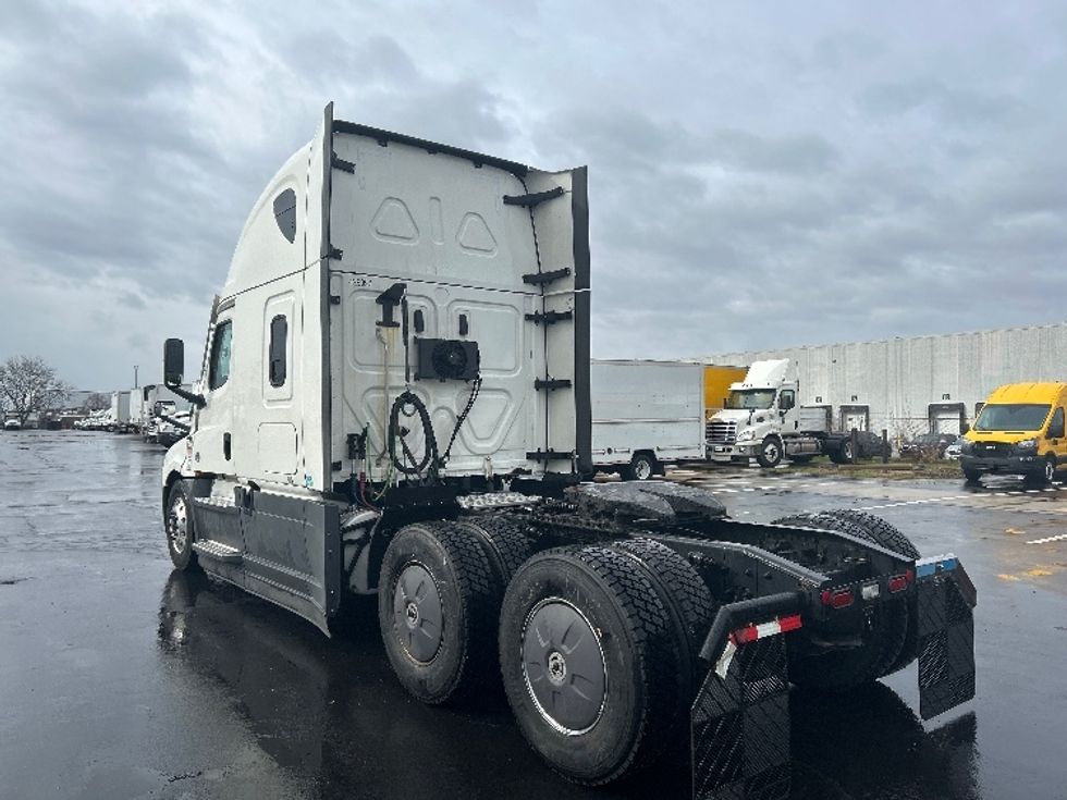 Sleeper Tractor-Heavy Duty Tractors-Freightliner-2022-T12664ST-Indianapolis-IN-516,524\n\t\tmiles-$ 62,000 - Image 5