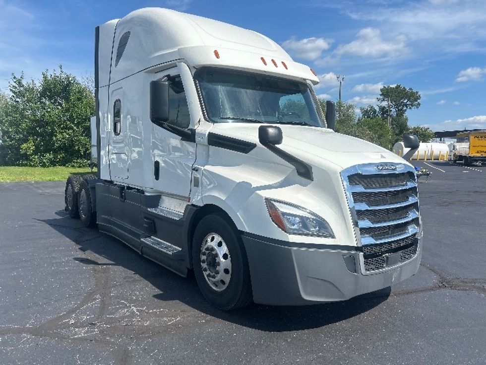 Sleeper Tractor-Heavy Duty Tractors-Freightliner-2022-T12664ST-Indianapolis-IN-516,527\n\t\tmiles-$ 70,250 - Image 1