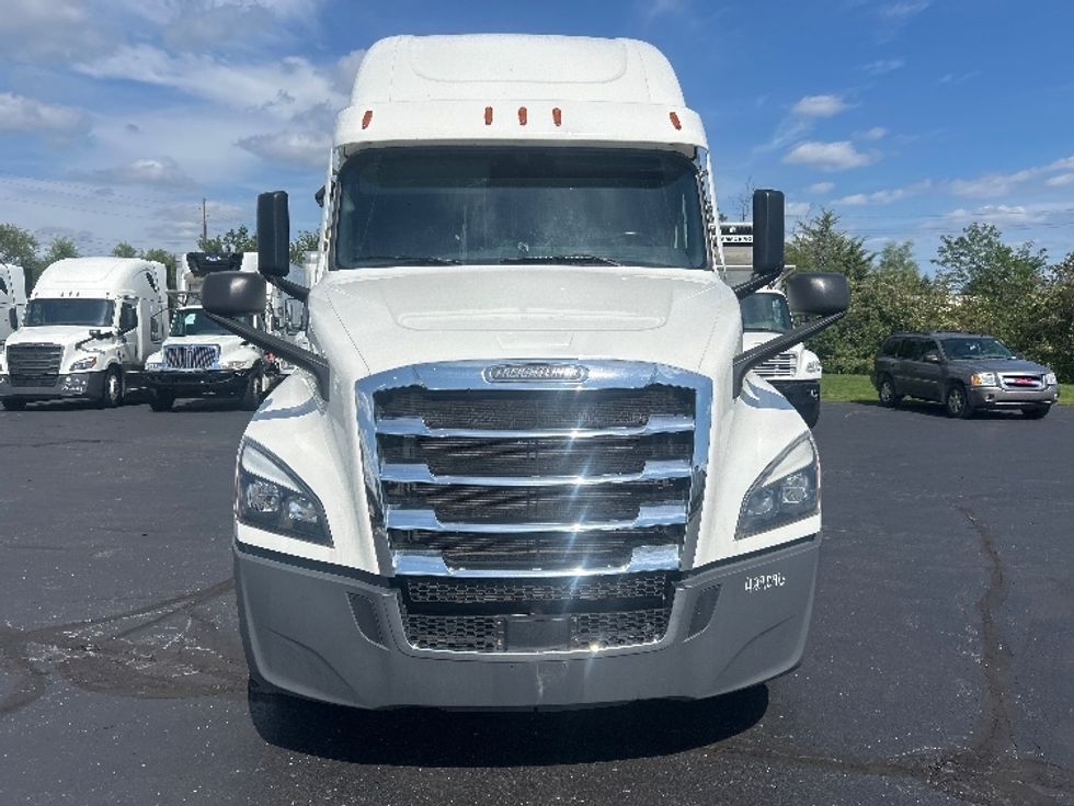 Sleeper Tractor-Heavy Duty Tractors-Freightliner-2022-T12664ST-Indianapolis-IN-516,527\n\t\tmiles-$ 70,250 - Image 2