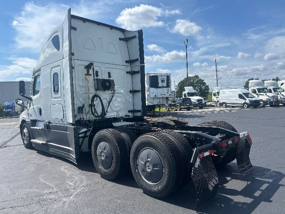 Sleeper Tractor-Heavy Duty Tractors-Freightliner-2022-T12664ST-Indianapolis-IN-516,527\n\t\tmiles-$ 70,250 - Image 5