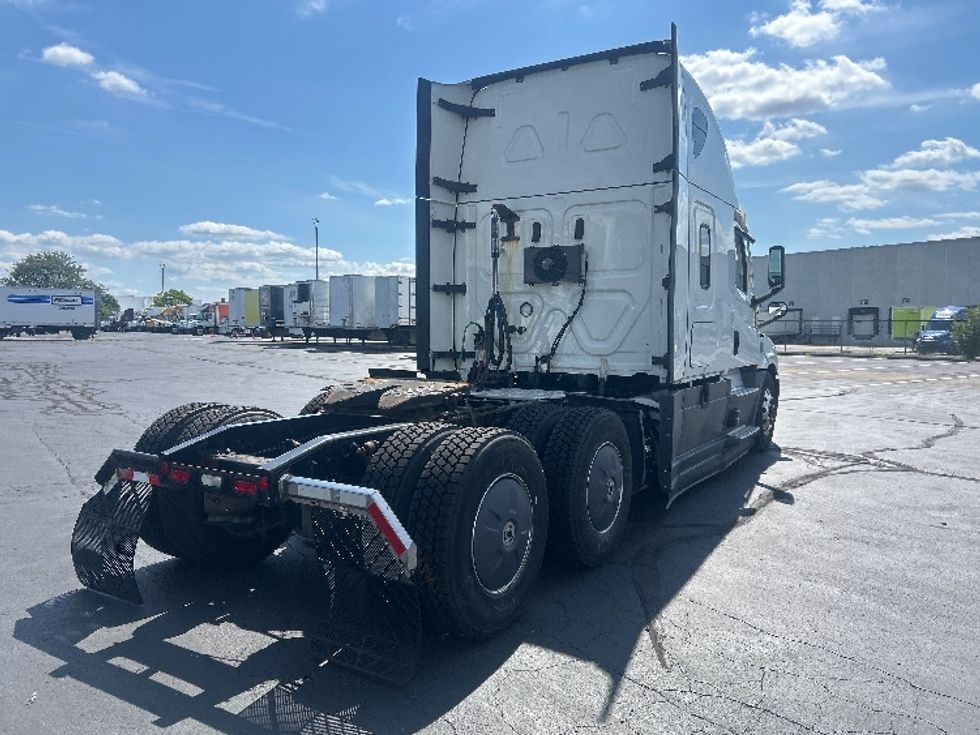 Sleeper Tractor-Heavy Duty Tractors-Freightliner-2022-T12664ST-Indianapolis-IN-516,527\n\t\tmiles-$ 70,250 - Image 7