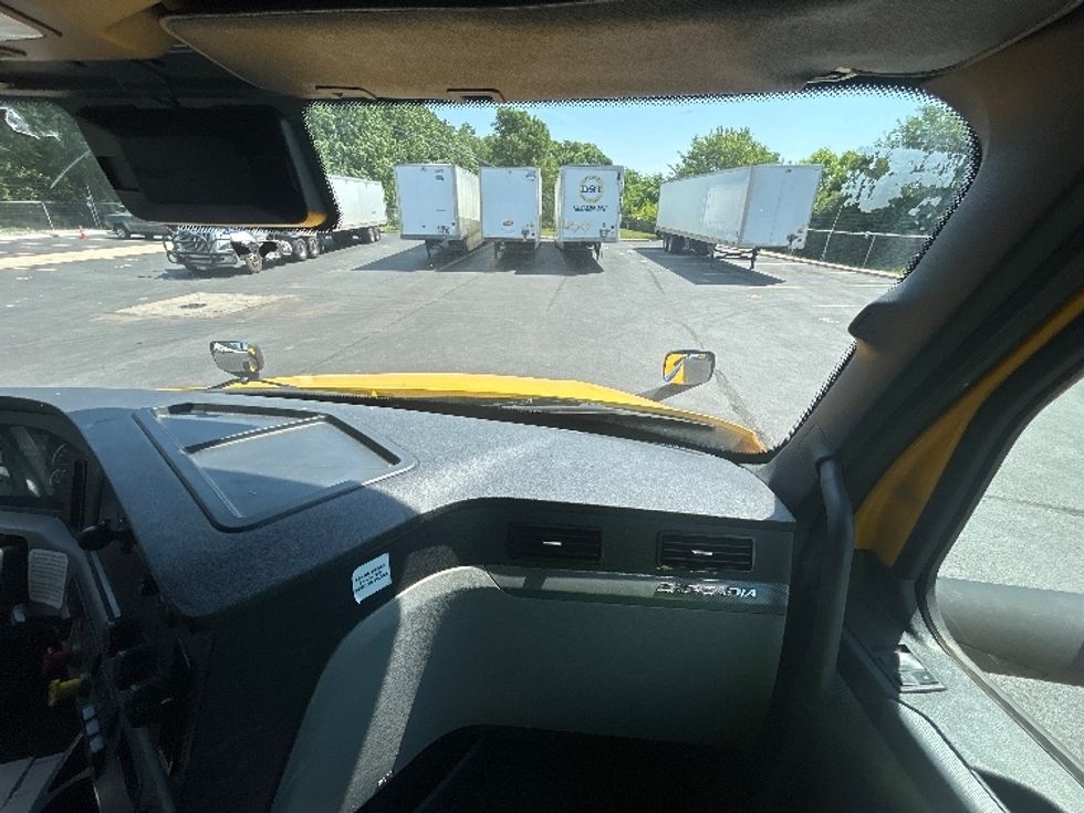 Sleeper Tractor-Heavy Duty Tractors-Freightliner-2022-T12664ST-Indianapolis-IN-529,311\n\t\tmiles-$ 64,500 - Image 14