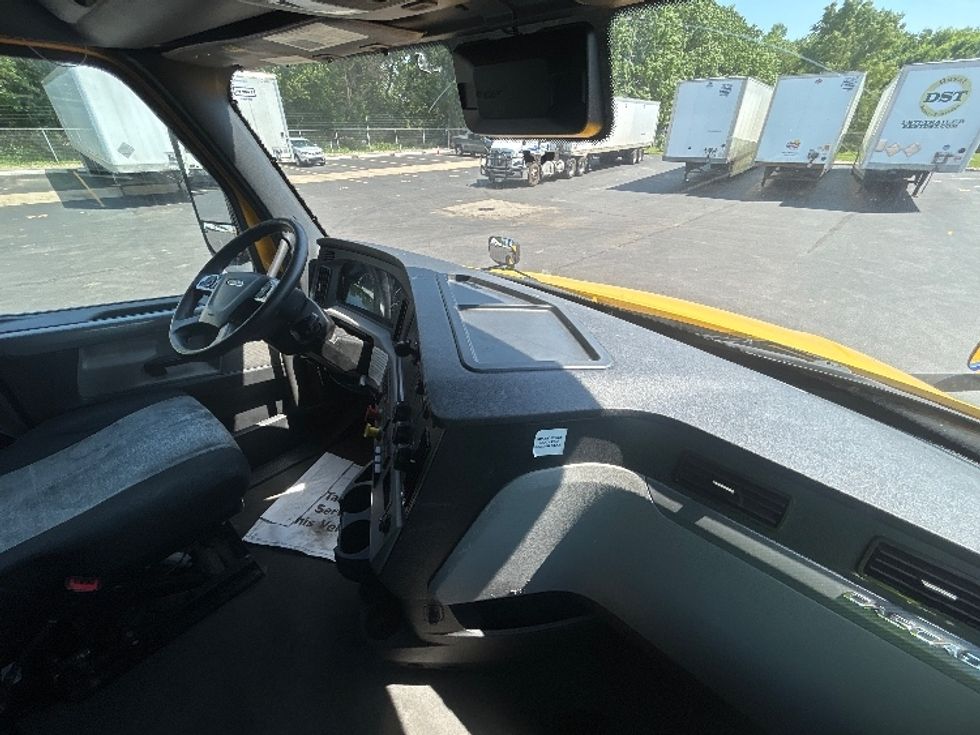 Sleeper Tractor-Heavy Duty Tractors-Freightliner-2022-T12664ST-Indianapolis-IN-529,311\n\t\tmiles-$ 64,500 - Image 15