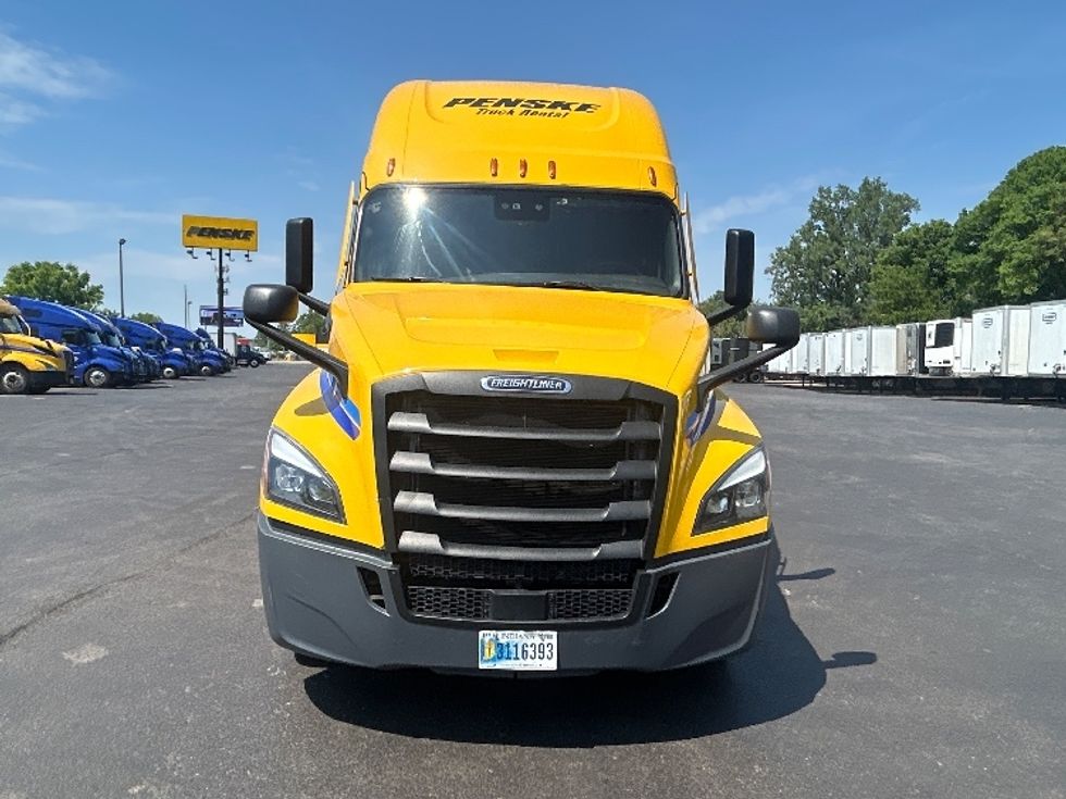 Sleeper Tractor-Heavy Duty Tractors-Freightliner-2022-T12664ST-Indianapolis-IN-529,311\n\t\tmiles-$ 64,500 - Image 2