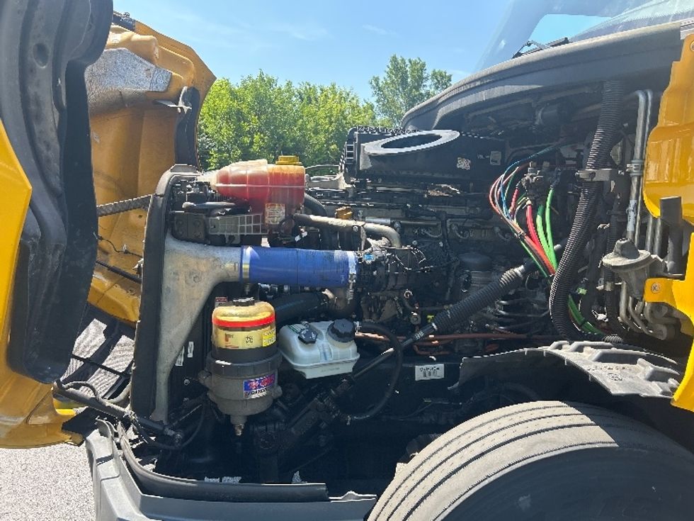 Sleeper Tractor-Heavy Duty Tractors-Freightliner-2022-T12664ST-Indianapolis-IN-529,311\n\t\tmiles-$ 64,500 - Image 21