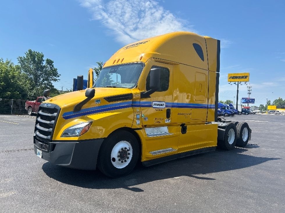 Sleeper Tractor-Heavy Duty Tractors-Freightliner-2022-T12664ST-Indianapolis-IN-529,311\n\t\tmiles-$ 64,500 - Image 3