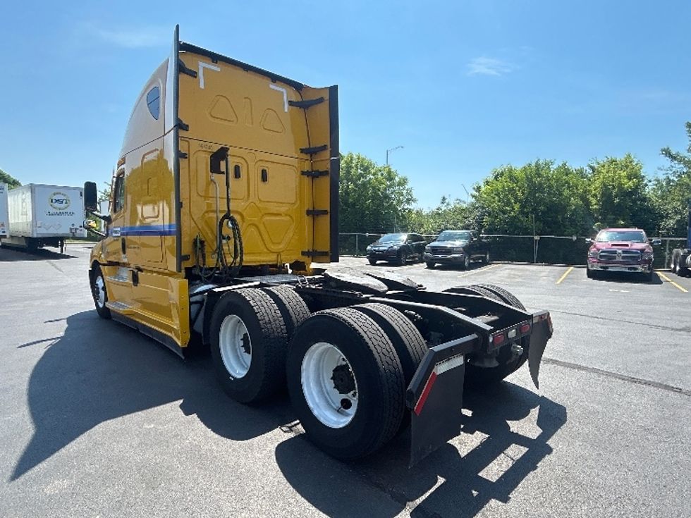 Sleeper Tractor-Heavy Duty Tractors-Freightliner-2022-T12664ST-Indianapolis-IN-529,311\n\t\tmiles-$ 64,500 - Image 5