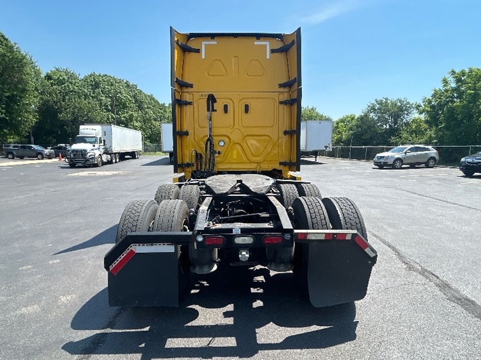 Sleeper Tractor-Heavy Duty Tractors-Freightliner-2022-T12664ST-Indianapolis-IN-529,311\n\t\tmiles-$ 64,500 - Image 6