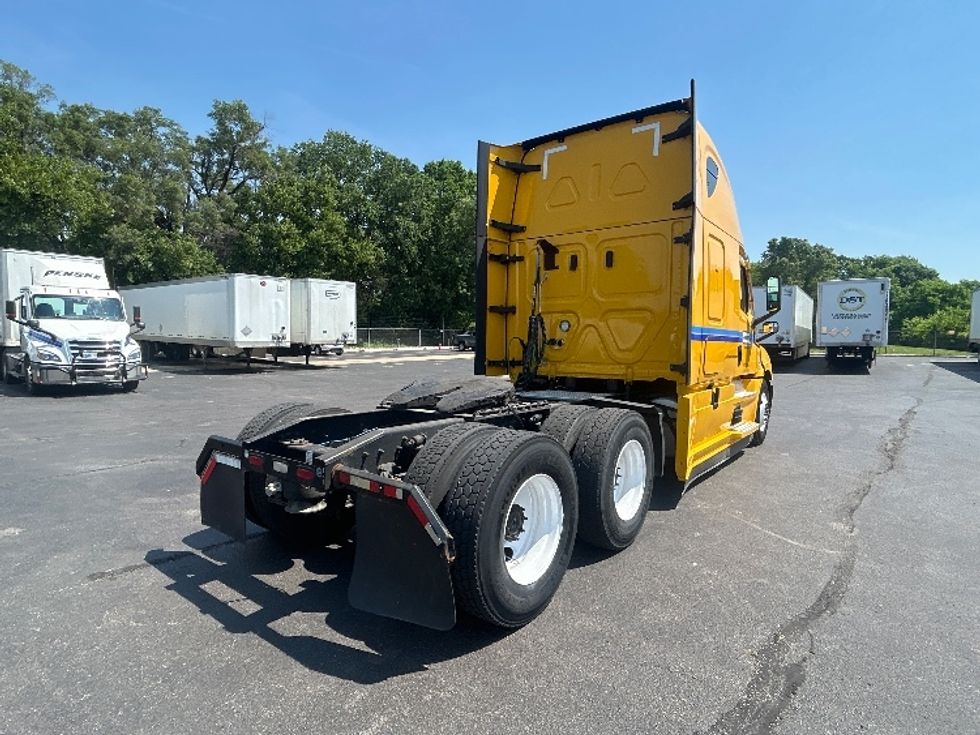 Sleeper Tractor-Heavy Duty Tractors-Freightliner-2022-T12664ST-Indianapolis-IN-529,311\n\t\tmiles-$ 64,500 - Image 7