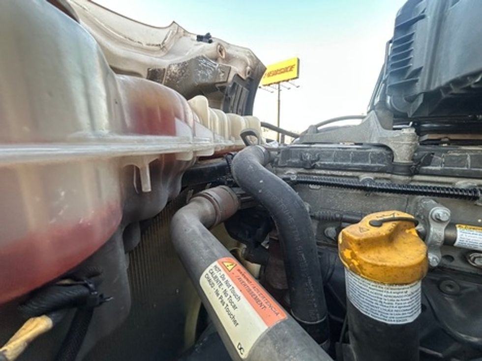 Sleeper Tractor-Heavy Duty Tractors-Freightliner-2022-T12664ST-Indianapolis-IN-557,582\n\t\tmiles-$ 71,250 - Image 15