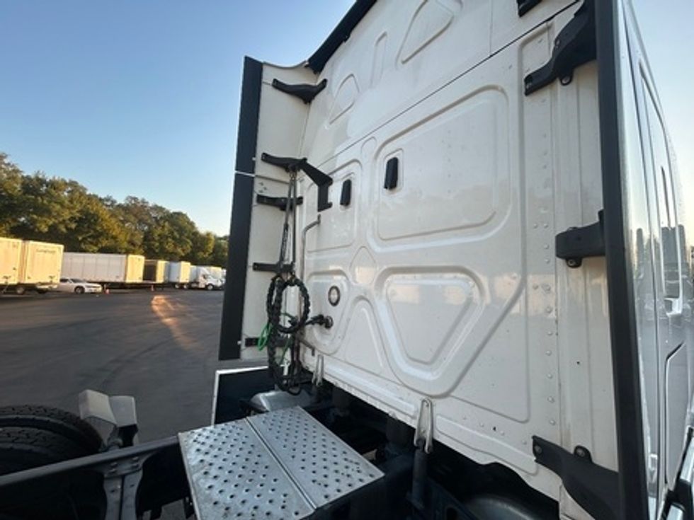 Sleeper Tractor-Heavy Duty Tractors-Freightliner-2022-T12664ST-Indianapolis-IN-557,582\n\t\tmiles-$ 71,250 - Image 18