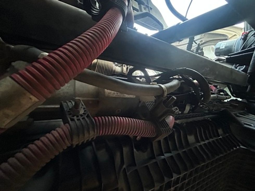 Sleeper Tractor-Heavy Duty Tractors-Freightliner-2022-T12664ST-Indianapolis-IN-557,582\n\t\tmiles-$ 71,250 - Image 20