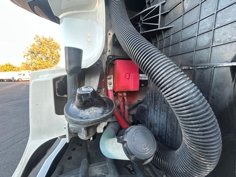 Sleeper Tractor-Heavy Duty Tractors-Freightliner-2022-T12664ST-Indianapolis-IN-557,582\n\t\tmiles-$ 71,250 - Image 21