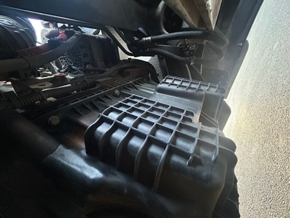 Sleeper Tractor-Heavy Duty Tractors-Freightliner-2022-T12664ST-Indianapolis-IN-557,582\n\t\tmiles-$ 71,250 - Image 22