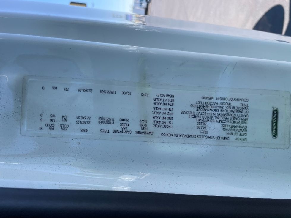 Sleeper Tractor-Heavy Duty Tractors-Freightliner-2022-T12664ST-Indianapolis-IN-557,582\n\t\tmiles-$ 71,250 - Image 24