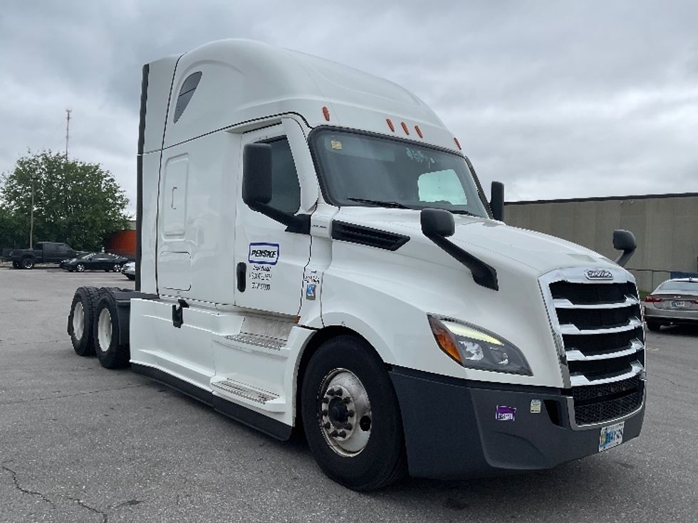 Sleeper Tractor-Heavy Duty Tractors-Freightliner-2022-T12664ST-Indianapolis-IN-568,655\n\t\tmiles-$ 65,000 - Image 1