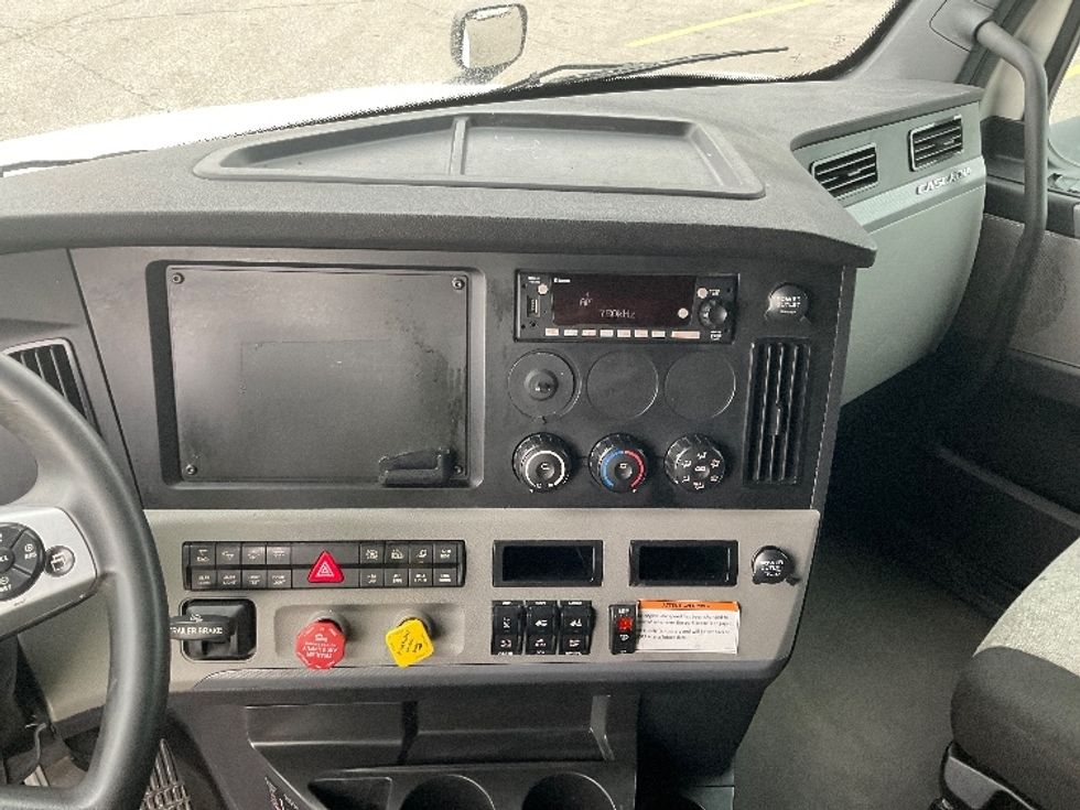 Sleeper Tractor-Heavy Duty Tractors-Freightliner-2022-T12664ST-Indianapolis-IN-568,655\n\t\tmiles-$ 65,000 - Image 12