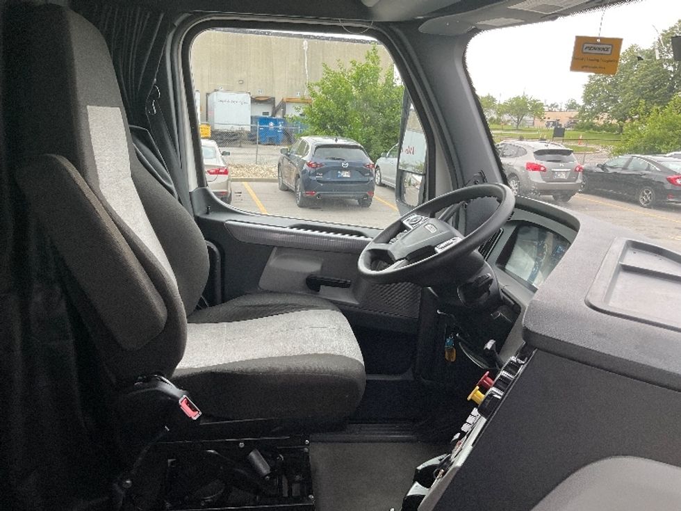 Sleeper Tractor-Heavy Duty Tractors-Freightliner-2022-T12664ST-Indianapolis-IN-568,655\n\t\tmiles-$ 65,000 - Image 15