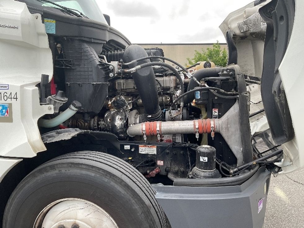 Sleeper Tractor-Heavy Duty Tractors-Freightliner-2022-T12664ST-Indianapolis-IN-568,655\n\t\tmiles-$ 65,000 - Image 20