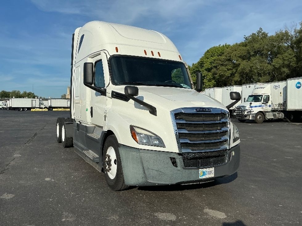 Sleeper Tractor-Heavy Duty Tractors-Freightliner-2022-T12664ST-Indianapolis-IN-572,610\n\t\tmiles-$ 69,750 - Image 1