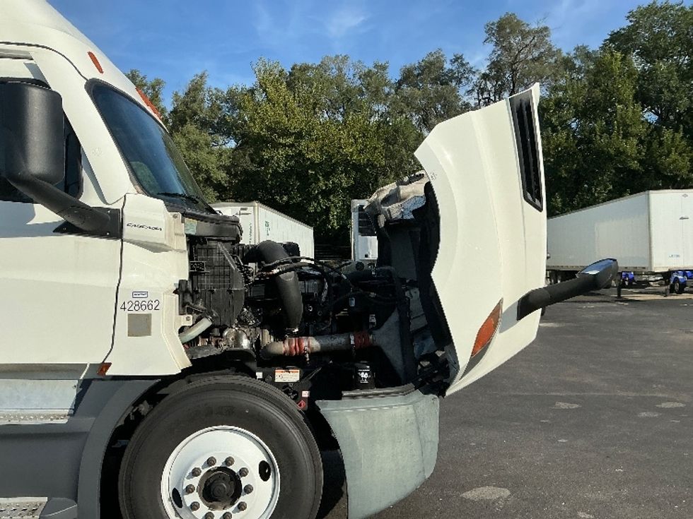 Sleeper Tractor-Heavy Duty Tractors-Freightliner-2022-T12664ST-Indianapolis-IN-572,610\n\t\tmiles-$ 69,750 - Image 20