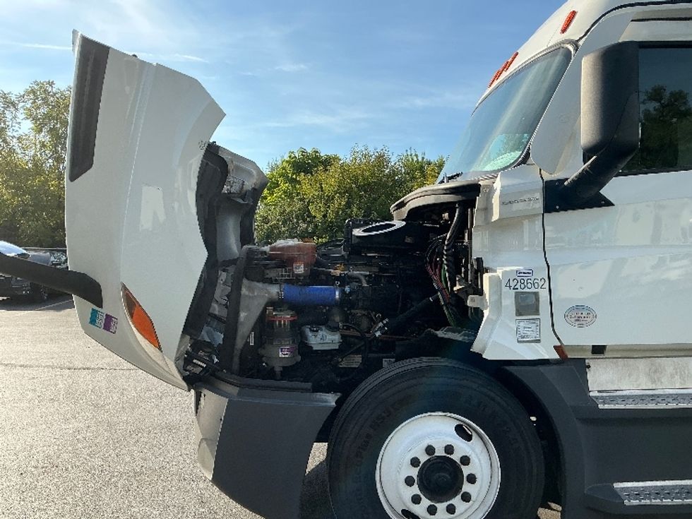 Sleeper Tractor-Heavy Duty Tractors-Freightliner-2022-T12664ST-Indianapolis-IN-572,610\n\t\tmiles-$ 69,750 - Image 21