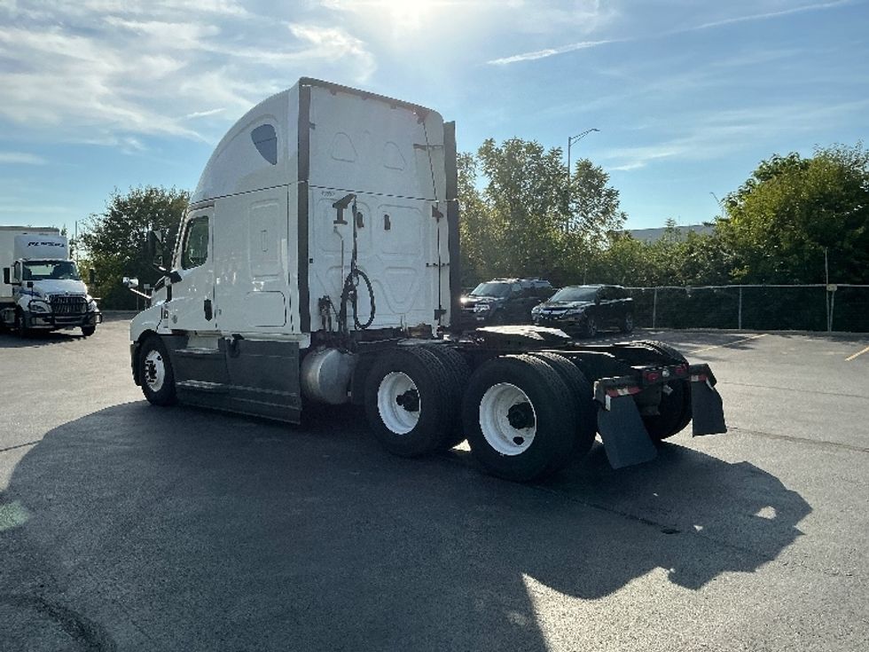 Sleeper Tractor-Heavy Duty Tractors-Freightliner-2022-T12664ST-Indianapolis-IN-572,610\n\t\tmiles-$ 69,750 - Image 5