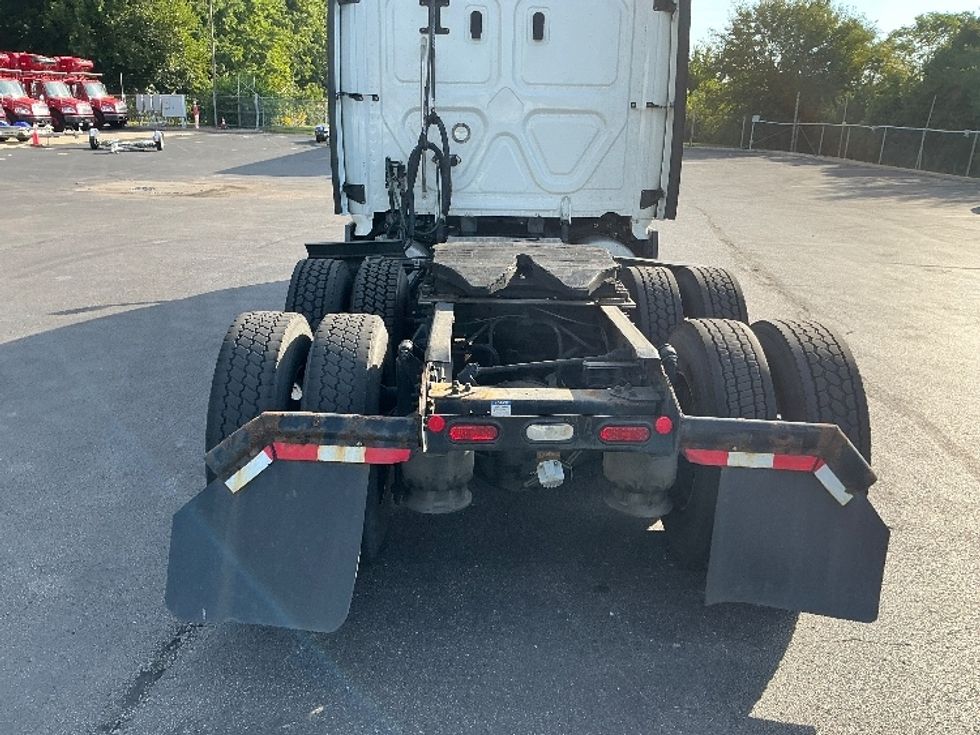 Sleeper Tractor-Heavy Duty Tractors-Freightliner-2022-T12664ST-Indianapolis-IN-572,610\n\t\tmiles-$ 69,750 - Image 6