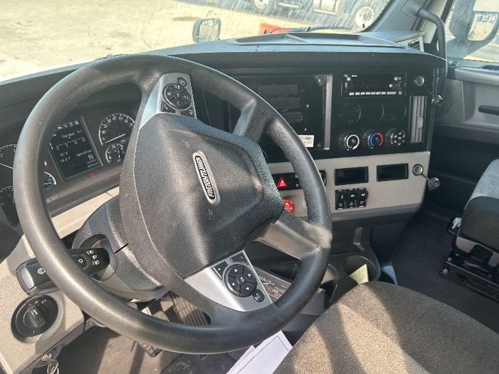Sleeper Tractor-Heavy Duty Tractors-Freightliner-2022-T12664ST-Indianapolis-IN-584,651\n\t\tmiles-$ 65,500 - Image 10